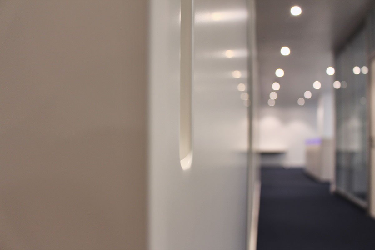 Lackierter Einbauschrank mit Schiebetüren für ein Büro in Stuttgart Lackierter Einbauschrank mit Schiebetüren für ein Büro in Stuttgart