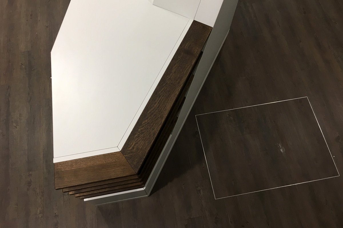 Schuster Innenausbau – Empfangstheke mit Charme