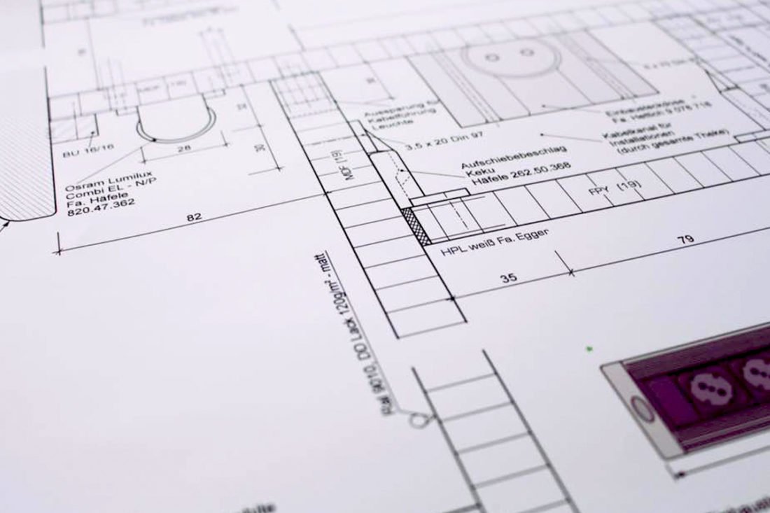 Möbelplanung mit Kompetenz
Möbel zu bauen, die Sie begeistern und an denen Sie viele Jahre Freude haben ist die Herausforderung, der wir uns täglich stellen. Unsere kreativen Spezialisten für Ihre Möbel- und Küchenplanung entwickeln gemeinsam mit Ihnen ein Wohnkonzept, das keine Wünsche offen lässt. Wir gehen mit Gespür für das Wesentliche auf Ihre Vorstellungen ein. Das Ergebnis ist ein Innenausbau, der ebenso individuell, wie hochwertig und exklusiv ist.
