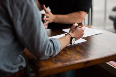 Schuster Innenausbau – Einbauschrank für die Dachschräge & Treppe: Der Ratgeber für perfekten Stauraum